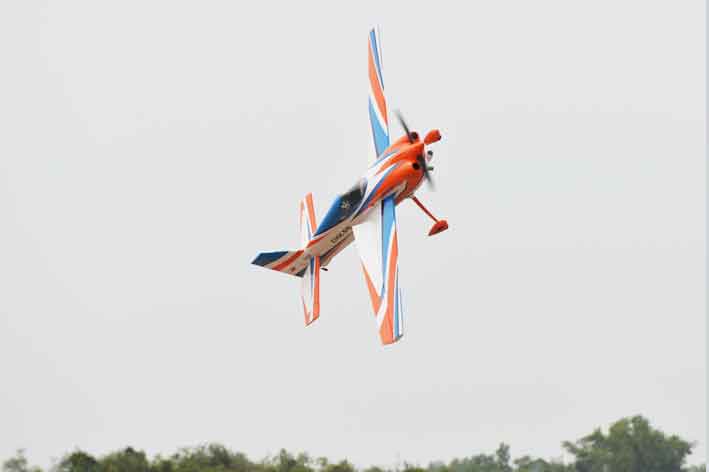 BH202 - EDGE 540 V3 2642mm 104'' 120CC ARF - Image 4
